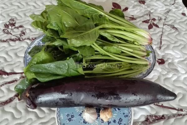茄子炒菠菜的做法图解1
