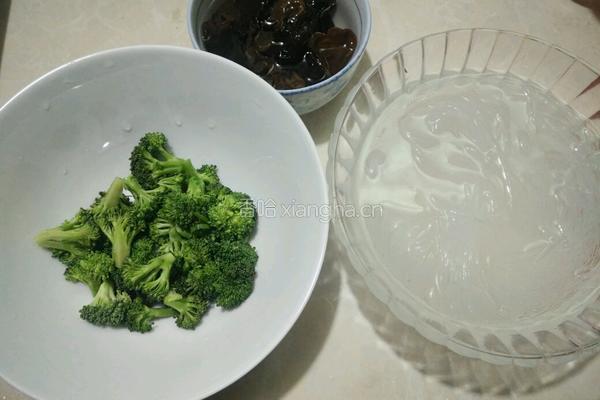 聚宝盆（扣蒸鱼糕）的做法图解1