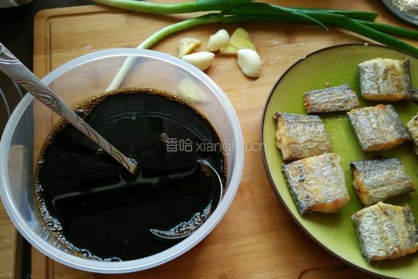  糖醋带鱼的做法图解6