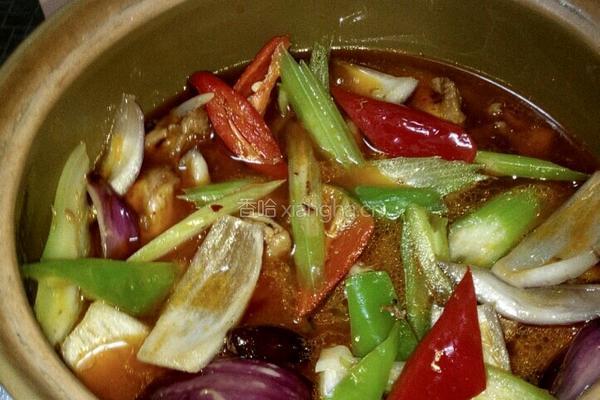 香辣鸡煲的做法图解1