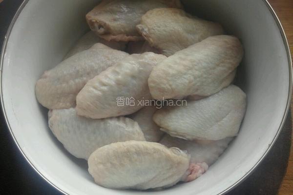 香辣烤鸡翅的做法图解1