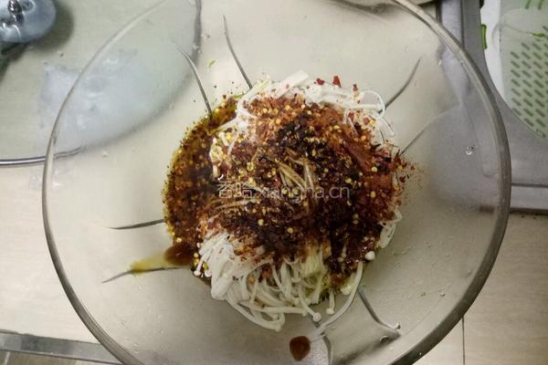 炝拌金针菇的做法图解5