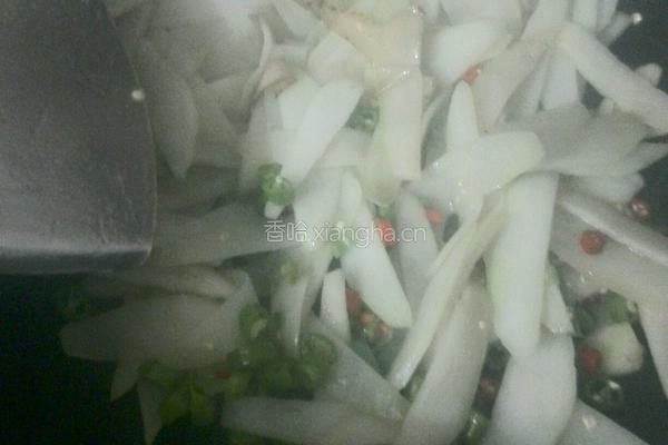 菜头炒蒜苗的做法图解4