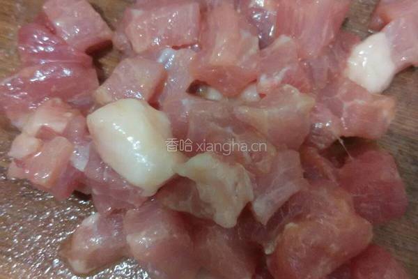 宝宝菜豌豆胡罗卜炒肉的做法图解2