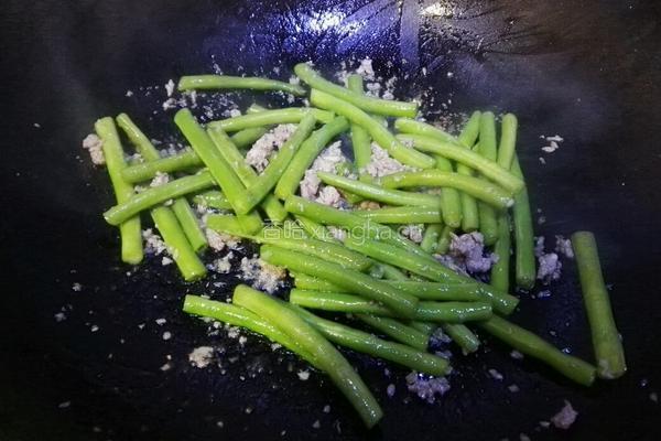 沙姜肉末炒豆角的做法图解9
