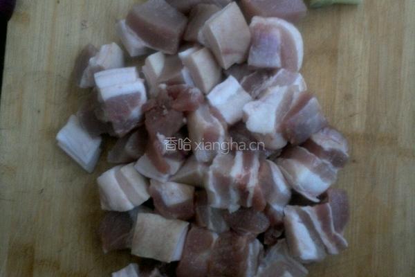 红烧肉鹌鹑蛋的做法图解2