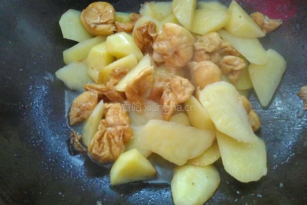 土豆烧油面筋的做法图解12