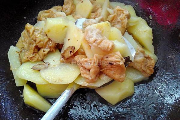 土豆烧油面筋的做法图解14