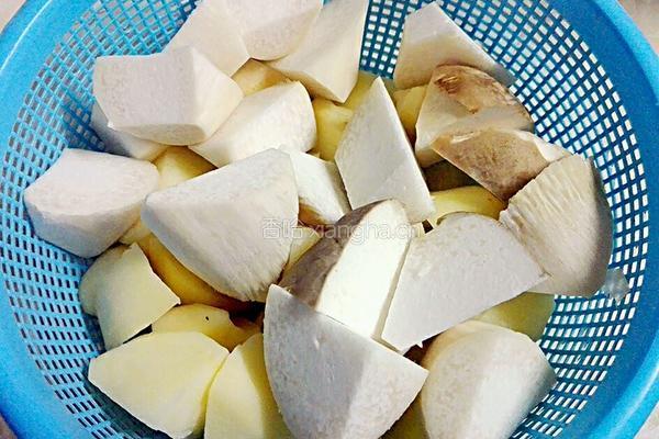 杏鲍菇焖土豆的做法图解2
