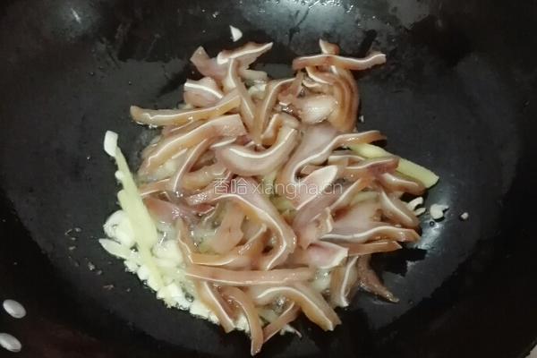 猪耳朵炒韭菜花的做法图解4