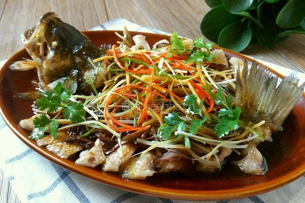 豆酱豉油蒸鲈鱼