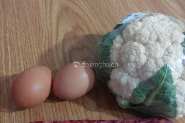 菜花炒腊肠的做法图解1