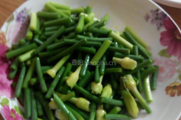蒜薹炒肉的做法图解2