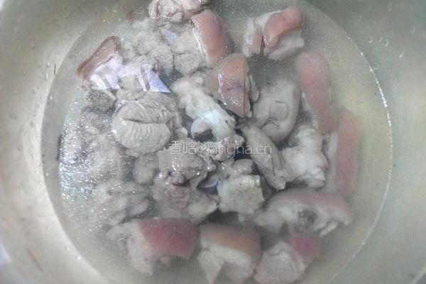 红枣花生猪脚汤的做法图解4