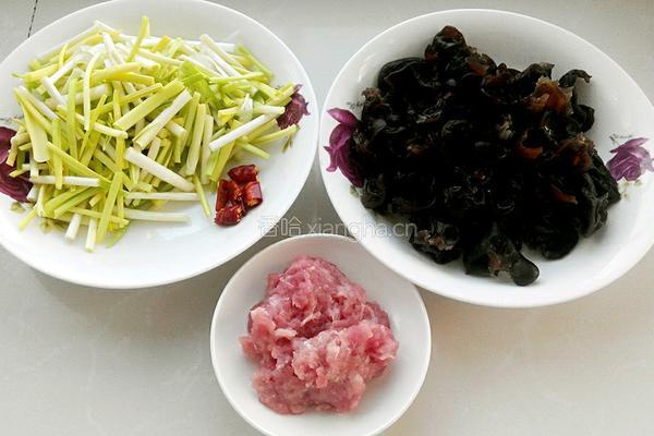 肉碎蒜香炒木耳的做法图解1