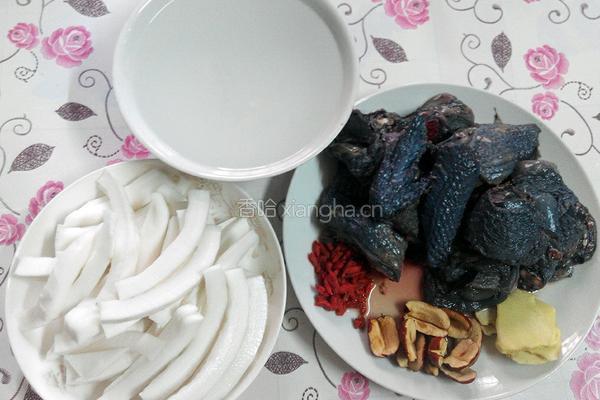 椰子乌鸡汤的做法图解1