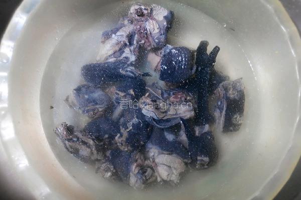 椰子乌鸡汤的做法图解3