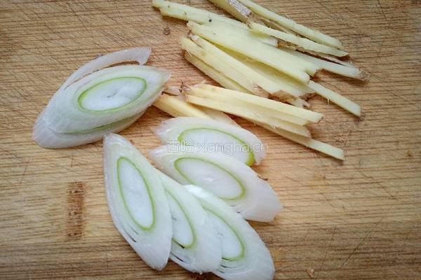 豆瓣酱蒸鸡翅(吉)的做法图解3