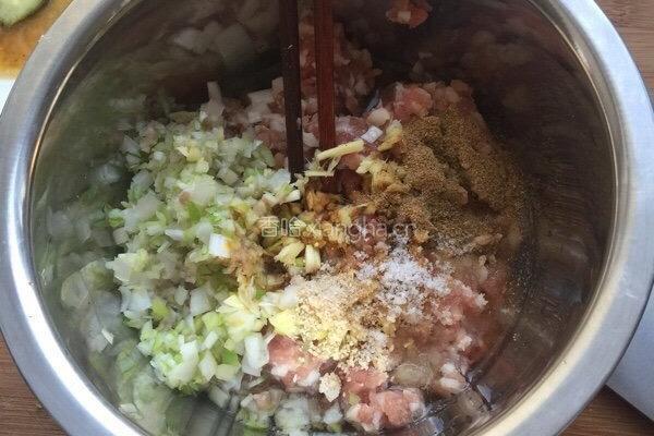 猪肉大葱饺子的做法图解7