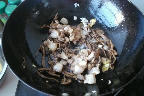 干煸茶树菇肉片的做法图解9
