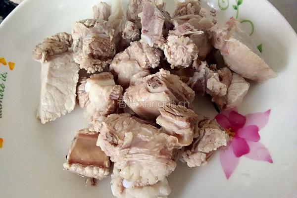 海带黄豆排骨汤的做法图解3
