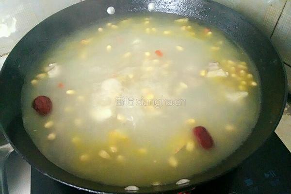 海带黄豆排骨汤的做法图解6