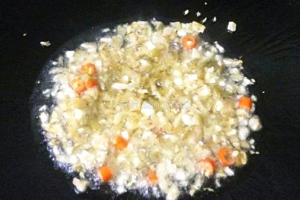 榨菜丁炒小青豆的做法图解6
