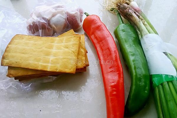 香干豆豉炒肉的做法图解1