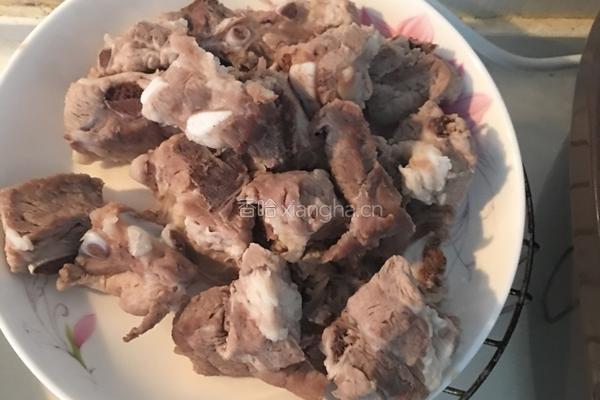 油炸排骨、薄荷的做法图解1
