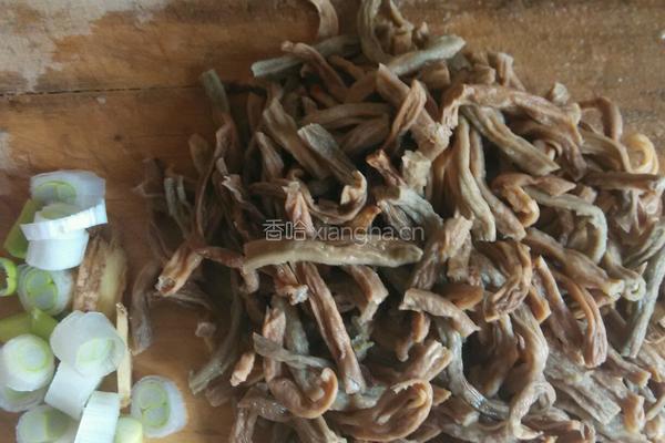 干豆角扣肉的做法图解2