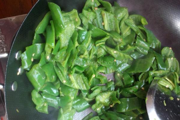 豆豉炒青椒的做法图解1
