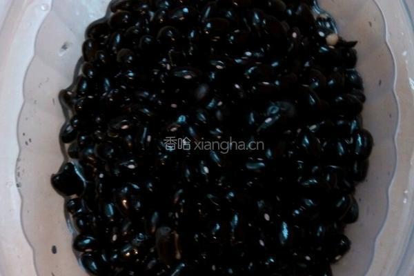 黑饭豆芋头汤的做法图解1