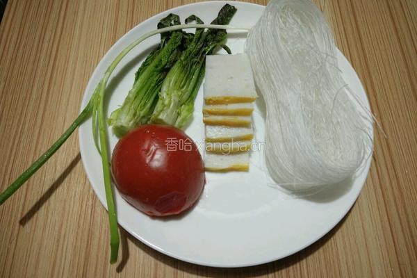 鱼糕粉丝汤的做法图解1