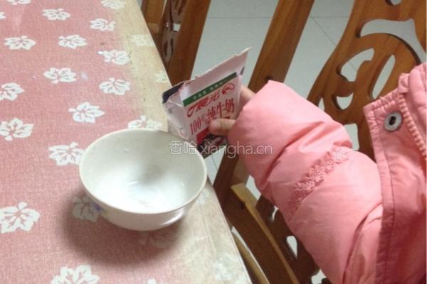 香蕉牛奶糊的做法图解1