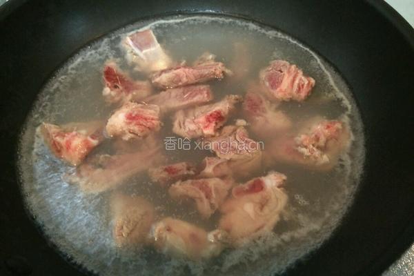 猪骨胡萝卜玉米马蹄汤的做法图解2