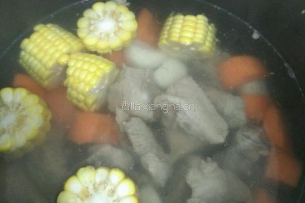 猪骨胡萝卜玉米马蹄汤的做法图解5