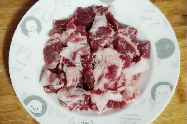 牛腩炖豆角的做法图解1