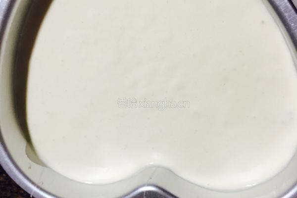 酸奶花瓣戚风蛋糕的做法图解7