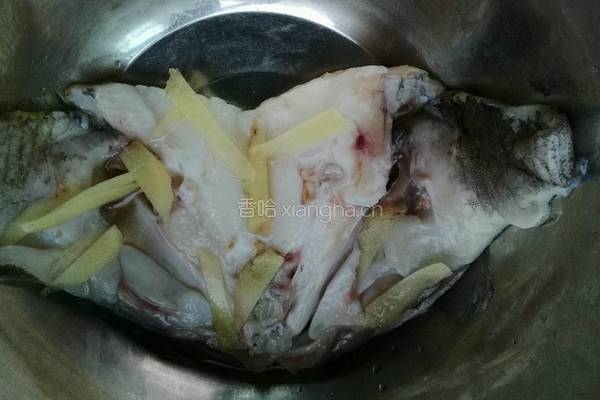 清蒸鸦片鱼头的做法图解3