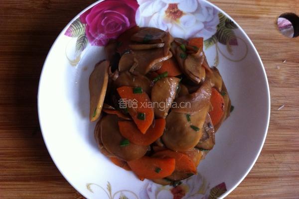 胡萝卜烧茨菇的做法图解7