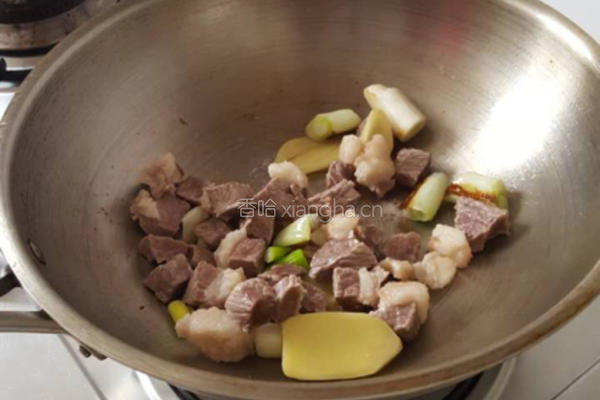 土豆炖肉腩的做法图解7