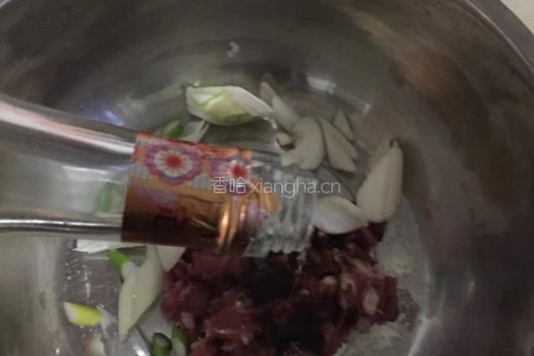 葱爆羊肉的做法图解2