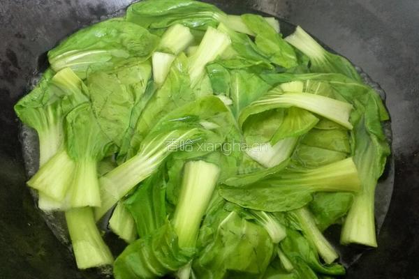 碧玉呛油菜的做法图解1