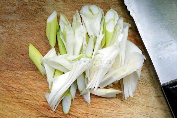 大葱爆牛肉的做法图解3