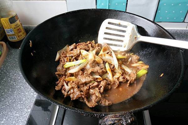 大葱爆牛肉的做法图解8