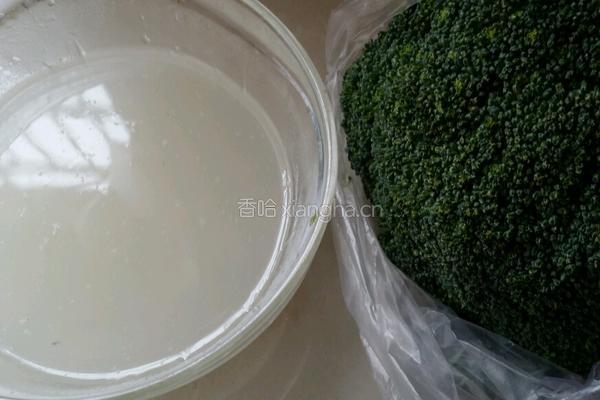 素炒西兰花的做法图解1