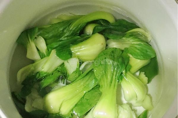 浇汁油菜的做法图解1