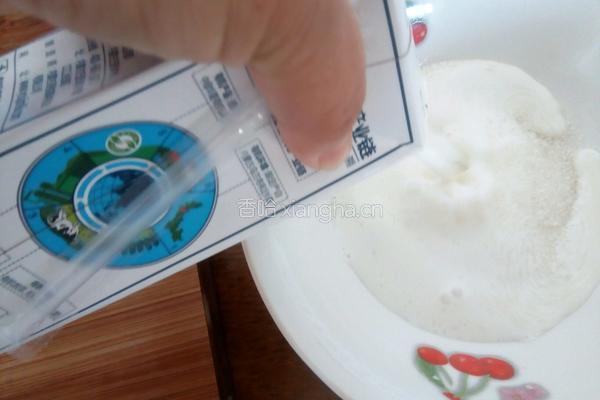 焦糖布丁的做法图解2