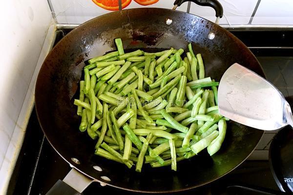 干煸四季豆的做法图解3