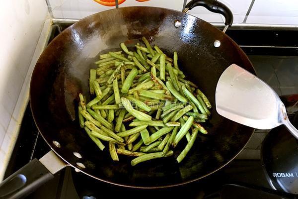 干煸四季豆的做法图解4